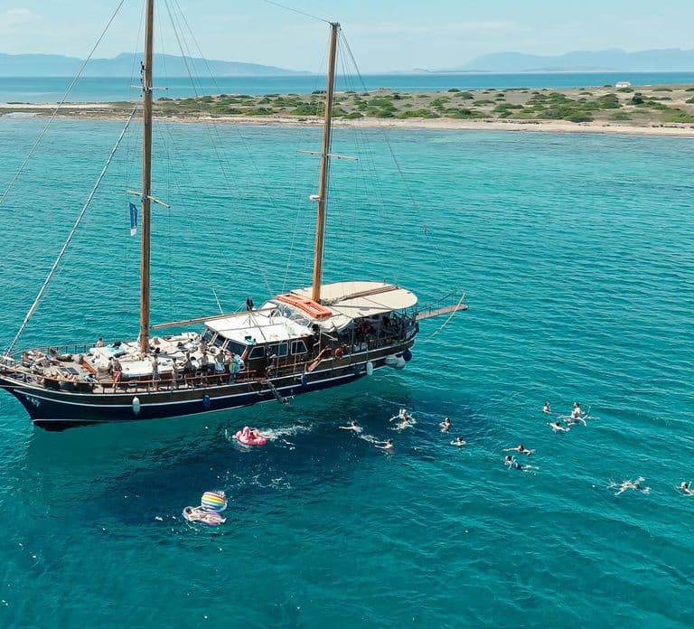 Half-Day Athens Cruise: Swim Stop,Lunch, and Drinks Included