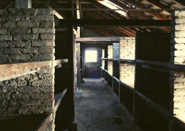 Auschwitz Small Group Tour from Warsaw with Pick-up and Lunch