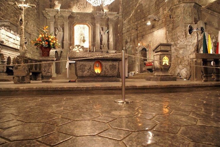 Auschwitz-Birkenau and Wieliczka Salt Mine Plus Lunch from Krakow