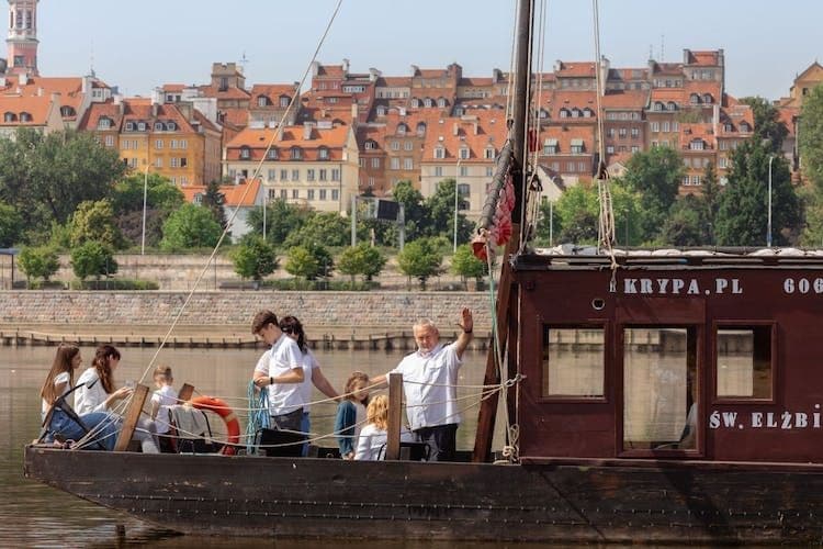 Sightseeing Cruise Along the River Vistula in Warsaw