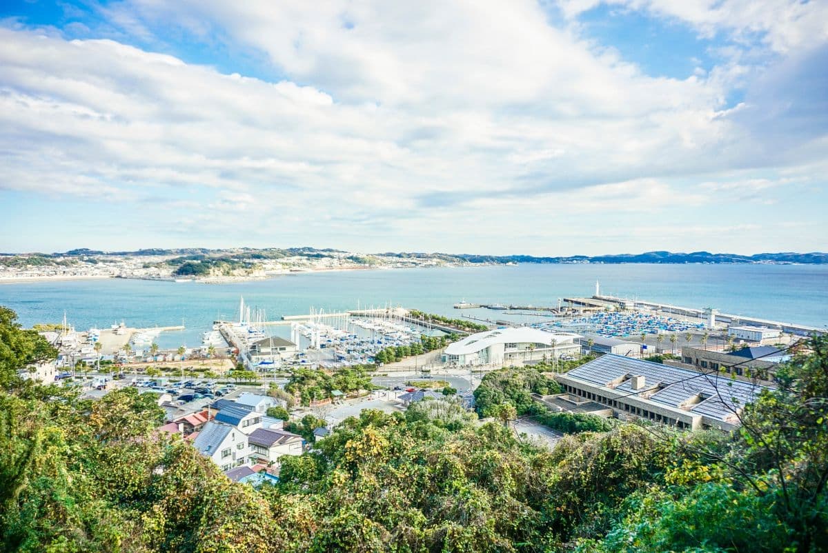 Une visite complète des lieux de tournage des dramas coréens Netflix à Kamakura | Excursion d'une journée au temple Gokurakuji, au sanctuaire Goryo et sur l'île d'Enoshima