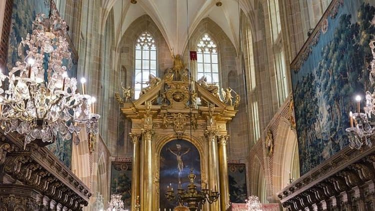 Wawel Castle, Cathedral and Rynek Underground Guided Tour with Lunch