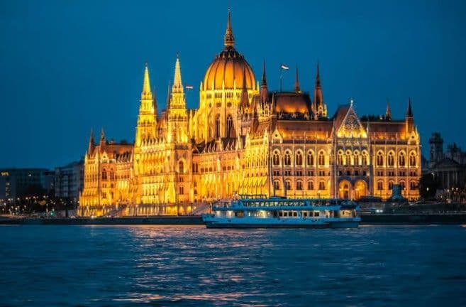 By Night Sightseeing Cruise with Welcome Drink