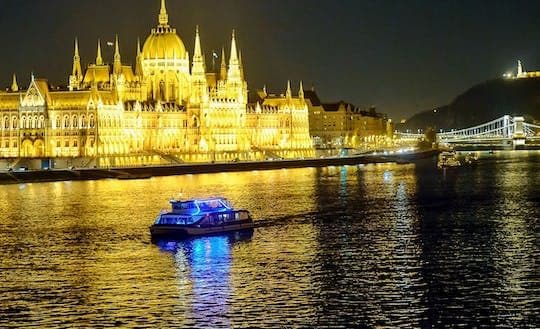 Evening river cruise in Budapest with piano show and cocktail