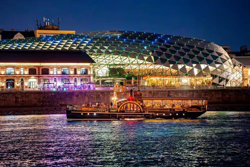 Historic Cruise with Welcome Drink