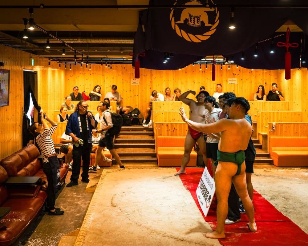 Espectáculo de Sumo en Asakusa y experiencia de almuerzo de luchadores en Tokio