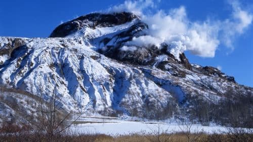 Saliendo desde Sapporo, Hokkaido: Excursiones de un día al Valle de Noboribetsu Jigokudani + Lago Tōya + Festival de Hielo del Lago Shikotsu/Outlet Mall
