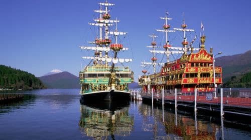 Découvrez les joies de la neige au mont Fuji, le bateau pirate de Hakone, les Gotemba Premium Outlets et un buffet barbecue japonais lors d'excursions d'une journée