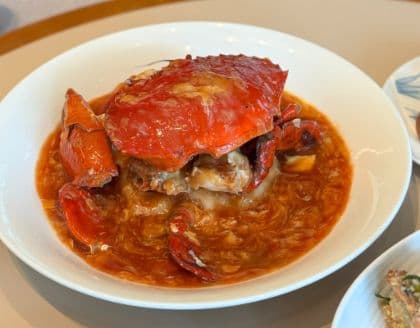 A Experiência de Chilli Crab e Frutos do Mar de Singapura na Baía