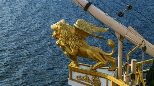 Hakone & Kamakura Enoshima 1-day tour: Lake Ashi Pirate Ship, Owakudani cable car, and Enoshima Day Tours