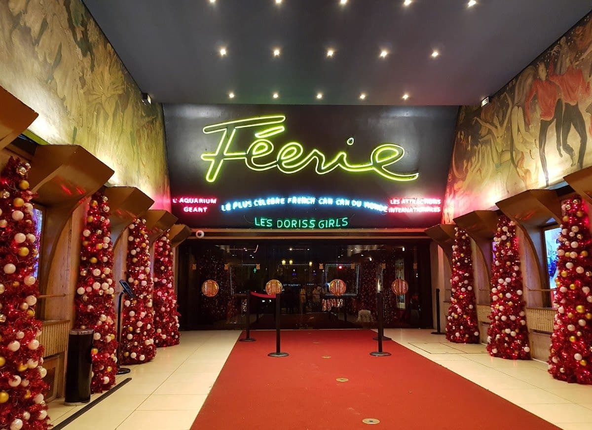 La Marina Dinner Cruise, Eiffel Tower by Night and Moulin Rouge Show + Transfers