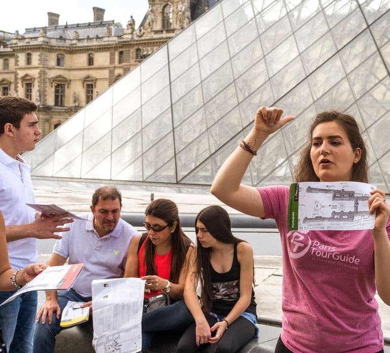 Louvre Museum: Skip-the-Line Small Group Guided Tour