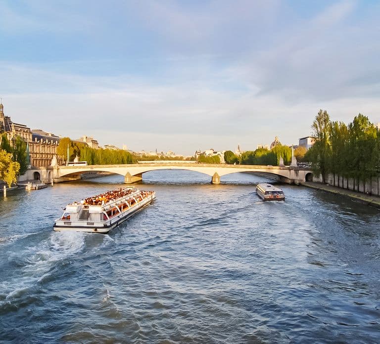 Paris: Louvre Reserved Access and Boat Cruise