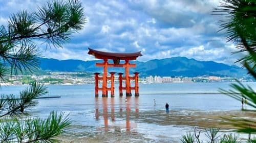 Hiroshima en Miyajima Bevredigende Privétour met een Local Day Tours