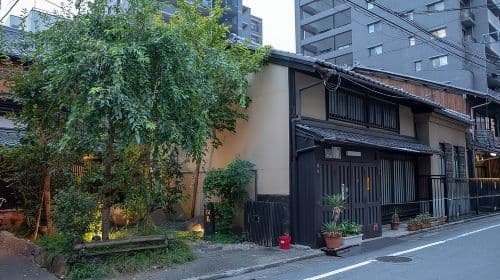 Highlights & Hidden Gems With Locals: Best of Kyoto Private Tour