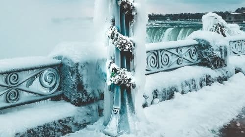 Niagara Falls Night Illumination Tour: Holiday Edition  Day Tours