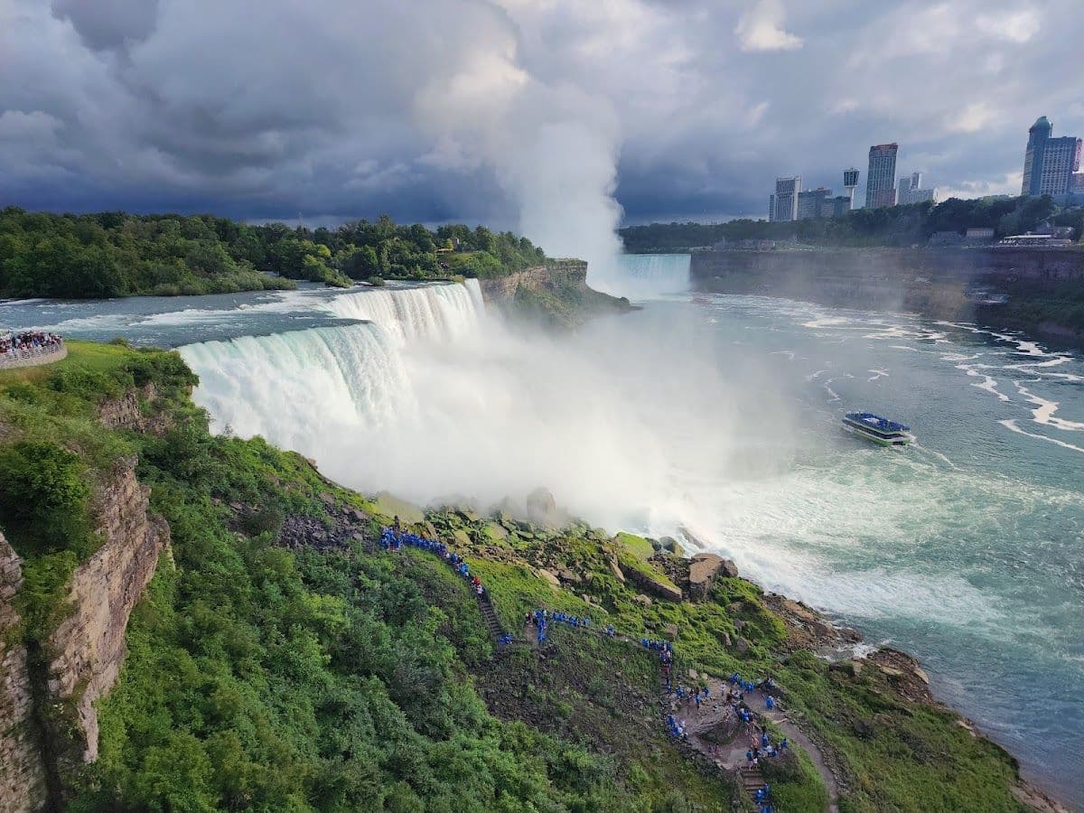 Niagara Falls State Park sightseeing tour with jetboat ride
