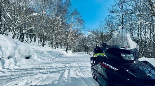 Hokkaido Lake Tōya and Noboribetsu Jigokudani Valley 1-day tour, with optional snowmobile experience at Lake Tōya for an additional fee Day Tours