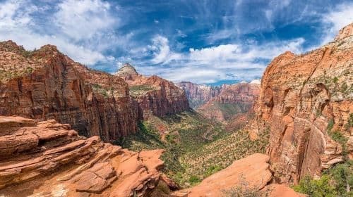 Las Vegas発 Bryce CanyonおよびZion National Park少人数グループツアー