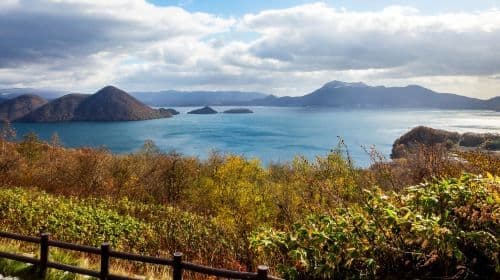 Hokkaido: Excursión de un día al lago Toya, Showa Shinzan y Noboribetsu Jigokudani