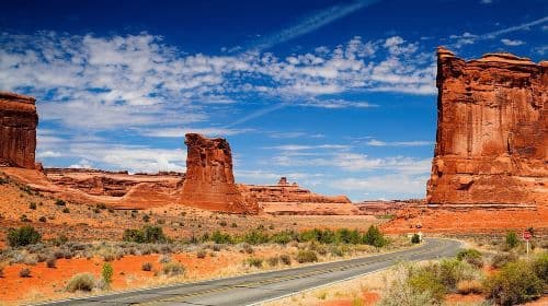 Scopri il meglio di Moab in un giorno: tour giornalieri di Arches, Canyonlands e Dead Horse