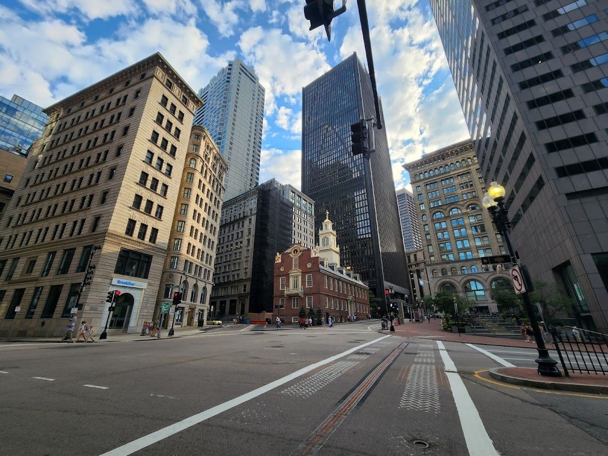 Downtown Freedom Trail to Back Bay via Beacon Hill walking tour