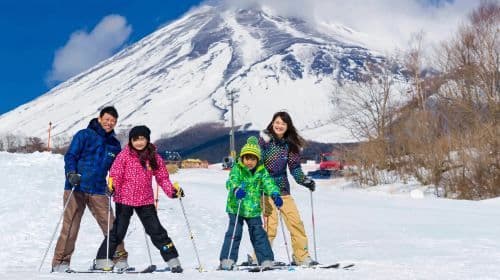 Romance invernal en Japón: Disfruta de una excursión de un día a la estación de esquí Yeti Ski Resort en la 2ª estación del Monte Fuji