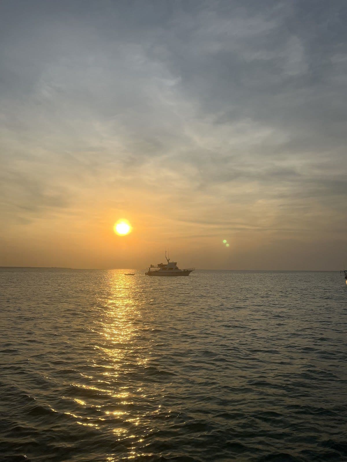 Charles Darwin Sunset Buffet Dinner Cruise