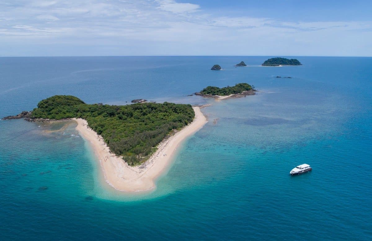 Frankland Islands Reef Cruise & Island Day Tour