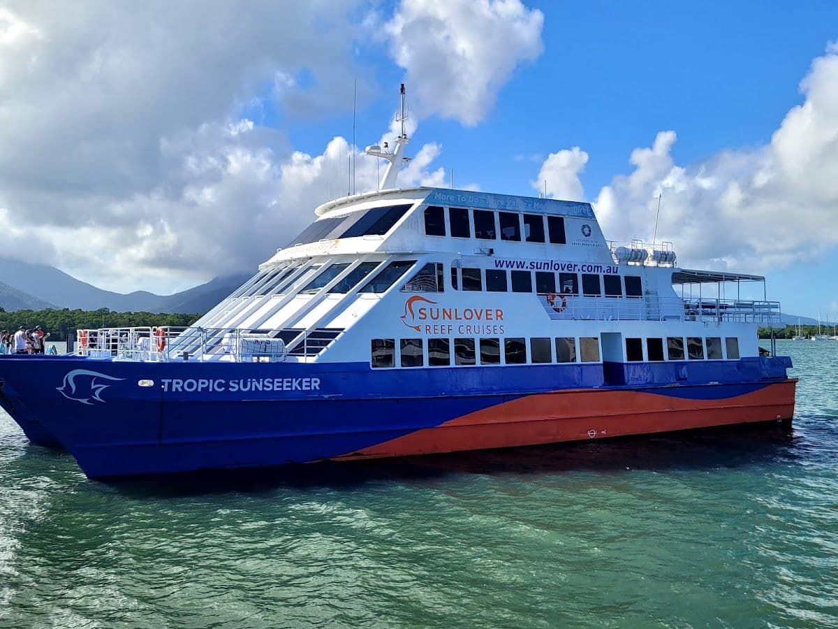 Great Barrier Reef Cruise to Sunlover Reef Cruises Pontoon
