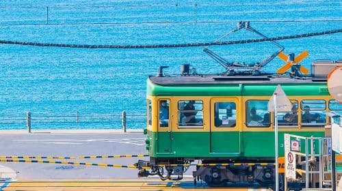 Excursion d'une journée : Souvenirs de jeunesse à Kamakura + Enoshima + Vue nocturne des entrepôts en briques rouges de Yokohama avec expérience du train électrique Enoshima