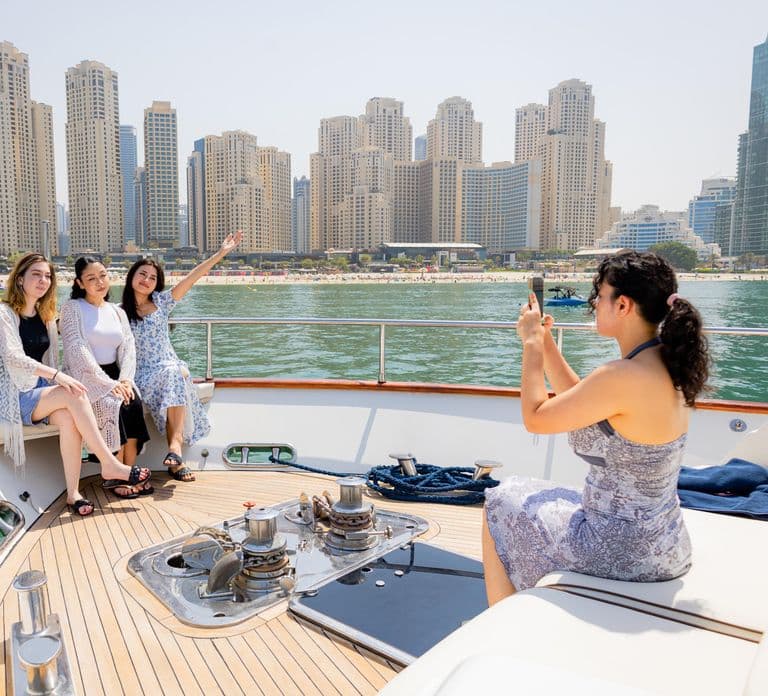 Dubai: The Luxury Yacht Tour with Live BBQ Option and Drinks