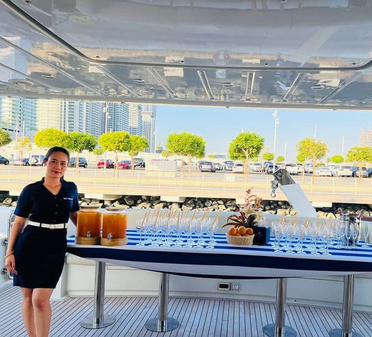 Dubai: The Luxury Yacht Tour with Live BBQ Option and Drinks