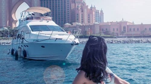 [Dubai Luxury Yacht Tour] Luxus-Yachttour/Palm Island Tour/Erfrischungsgetränke und Mahlzeiten inbegriffen/Morning Light Tour/Romantischer Sonnenuntergang/Sailing Night Light Transport-Pässe