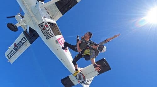 [Skydive Dubai Official] Saut en parachute au-dessus de Palm Jumeirah/Désert à Dubaï | Tandem avec instructeur + Couverture photo/vidéo par un photographe et transfert en option