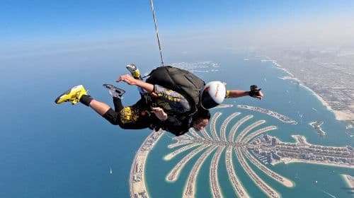 [Skydive Dubai Official] Saut en parachute au-dessus de Palm Jumeirah/Désert à Dubaï | Tandem avec instructeur + Couverture photo/vidéo par un photographe et transfert en option