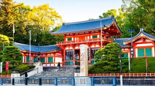 Tour de 1 día por el follaje otoñal de Kioto: Templo Nanzen-ji + Mercado Nishiki + Gion + Espectáculo de iluminación nocturna del Castillo Nijō