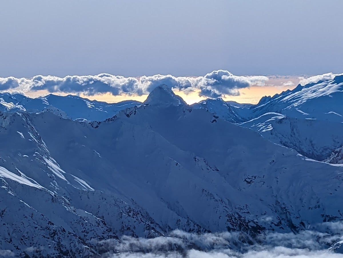 Sunrise Mt Aspiring and Glaciers Scenic Flight