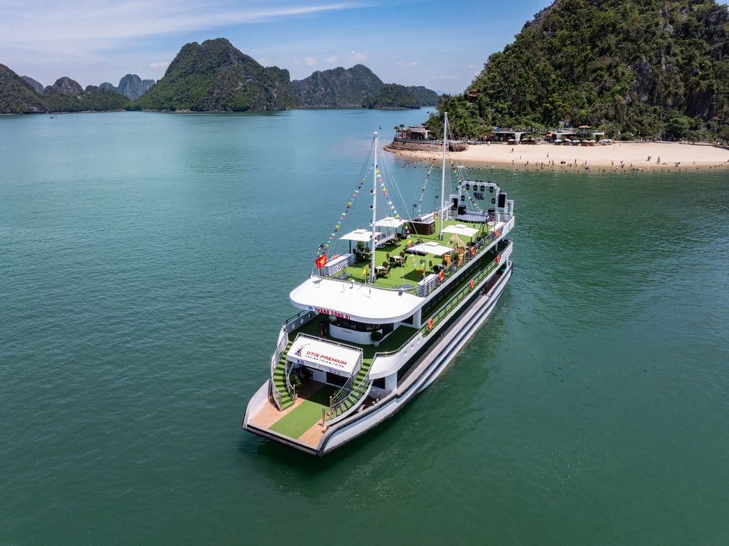 Ha Long Bay 全日遊船：Sung Sot Cave、Titop Island 及午餐