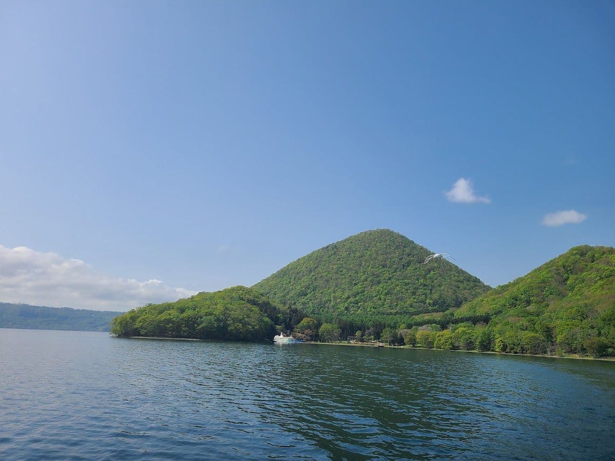 Lake Toya Fireworks Festival in Hokkaido, Japan | Lake Toya Fireworks Festival, Lake Shikotsu, and Bear Ranch one-day tour Day Tours