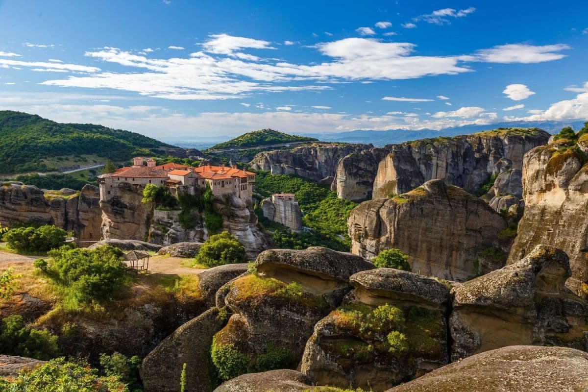 雅典出發：Meteora 兩日小團遊