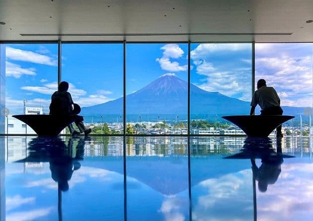 Mt. Fuji I Line: A one-day tour of the Mt. Fuji-Hakone Shinkansen bullet train.