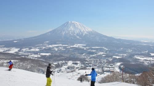 Niseko Grand Hirafu 6-hour lift pass & round-trip bus ticket