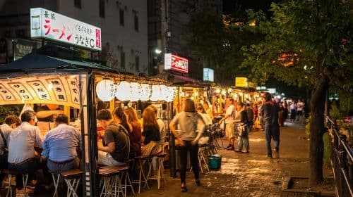 Tour privato di santuari e cibo con guida in inglese