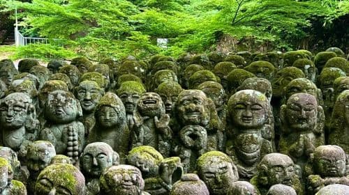 Spirited Away Anime-Pilgerreise: 1-Tages-Tour zum Katsuo-ji + Otagi Nenbutsu-ji Tempel + Arashiyama-Wanderung in Osaka Tagestouren