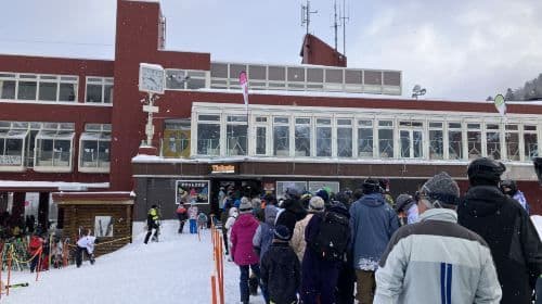 Sapporo Kokusai Ski Resort 1일 케이블카 티켓 + 스키복 & 스키 장비 대여