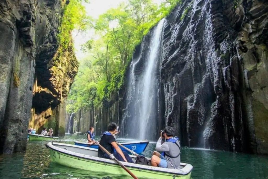 Takachiho Gorge & Aso Volcano Kusasenri Day Tour (with Boating)