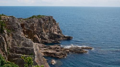 Excursion d'une journée en petit groupe : Plage de Shirahama à Wakayama + Marché aux fruits de mer + Falaises de Sandanbeki + Senjojiki + Île d'Engetsu
