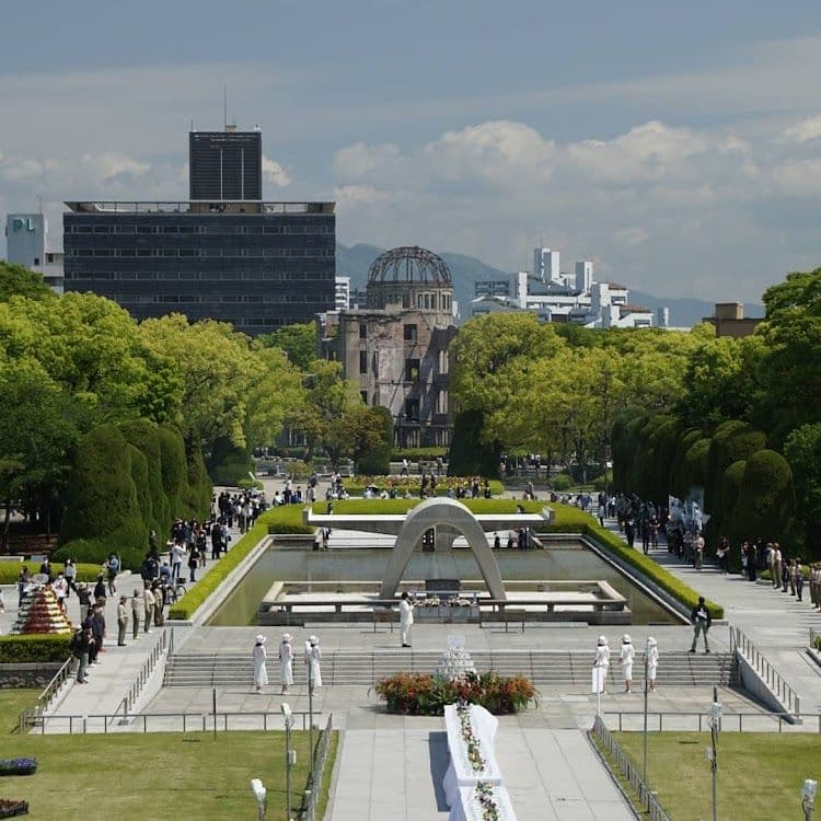 【Private Tour】Hiroshima local food & Peace Memorial Park one-day walking tour