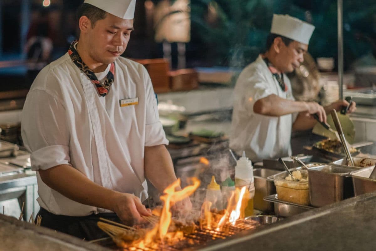 Jantar no The Courtyard (anteriormente Ulu Ulu Dinner)